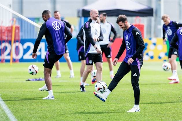 Training camp preparation UEFA EURO 2024 Germany 12 06 2024 Pascal Groß Germany, 5 holds a ball in the air Training camp preparation UEFA EURO 2024 Germany Training HerzoBase, Herzogenaurach on 12 06 2024 Copyright: xBEAUTIFULxSPORTS Wunderlx