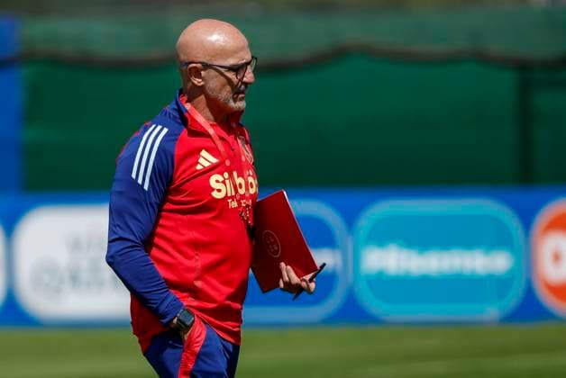 Spanish soccer national team, Nationalteam s head coach Luis de la Fuente leads a training session at the SV Aasen Sports Center in Donaueschingen, Germany, 12 June 2024. Spain will face Croatia in an Euro 2024 soccer match at Olympiastadion stadium in Berlin on 15 June. Spain training session in Germany !ACHTUNG: NUR REDAKTIONELLE NUTZUNG!  Copyright: xJ.J.xGuillenx GRAF9262 20240612-55013847920_1_20240612
