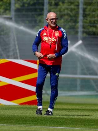 Spanish soccer national team, Nationalteam s head coach Luis de la Fuente leads a training session at the SV Aasen Sports Center in Donaueschingen, Germany, 12 June 2024. Spain will face Croatia in an Euro 2024 soccer match at Olympiastadion stadium in Berlin on 15 June. Spain training session in Germany !ACHTUNG: NUR REDAKTIONELLE NUTZUNG!  Copyright: xJ.J.xGuillenx GRAF9257 20240612-55013847927_1_20240612