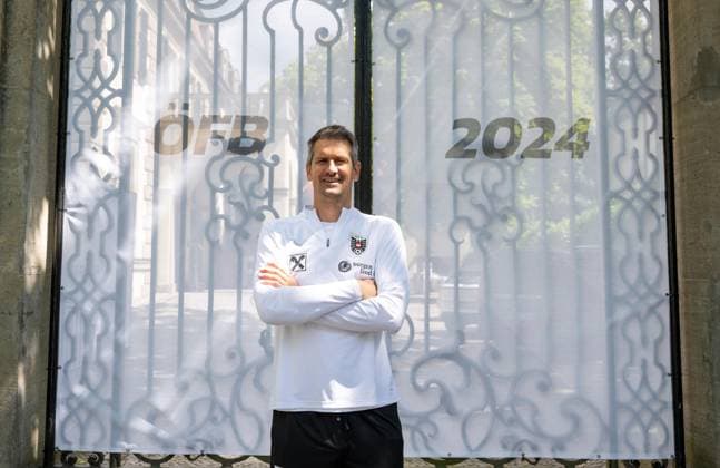 Football, men, season 2023 2024, for the European Championship 2024 in Germany the national team of Austria moved into the Schlosshotel Grunewald in Berlin, in the picture goalkeeper coach Michael Gspurning Austria and 1 FC Union Berlin in front of the hotel, 12 06 2024, Copyright: xMatthiasxKochx