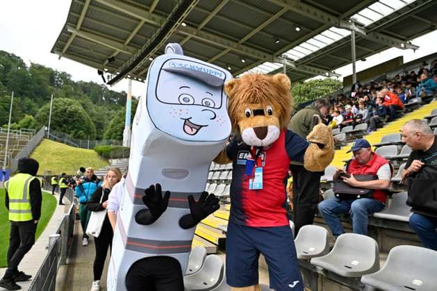 GER, UEFA European Championship 2024, Slovenian Base Camp Wuppertal 12 06 2023,Wuppertal ,Stadion am Zoo, GER, UEFA European Championship 2024, Slovenian Base Camp Wuppertal in the picture the mascots Schwupp from Wuppertal and the mascot Pröppi from Wuppertaler SV NordphotoxGmbHx xFreund nph00018