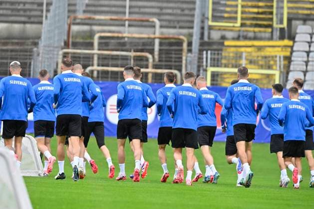 GER, UEFA European Championship 2024, Slovenian Base Camp Wuppertal 12 06 2023,Wuppertal ,Stadion am Zoo, GER, UEFA European Championship 2024, Slovenian Base Camp Wuppertal in the picture the Slovenian team warming up NordphotoxGmbHx xFreund nph00018