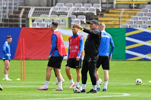 GER, UEFA European Championship 2024, Slovenian Base Camp Wuppertal 12 06 2023,Wuppertal ,Stadion am Zoo, GER, UEFA European Championship 2024, Slovenian Base Camp Wuppertal in picture Coach Madjar Kek SVN gives rejections NordphotoxGmbHx xFreund nph00018
