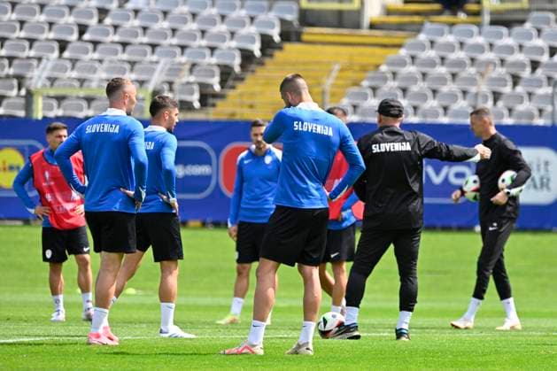 GER, UEFA European Championship 2024, Slovenian Base Camp Wuppertal 12 06 2023,Wuppertal ,Stadion am Zoo, GER, UEFA European Championship 2024, Slovenian Base Camp Wuppertal in the picture coach Madjar Kek SVN gives instructions NordphotoxGmbHx xFreund nph00018