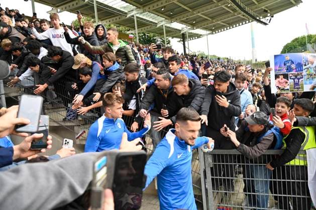 GER, UEFA European Championship 2024, Slovenian Base Camp Wuppertal 12 06 2023,Wuppertal ,Stadion am Zoo, GER, UEFA European Championship 2024, Slovenian Base Camp Wuppertal in the picture the Slovenian players were welcomed by the fans NordphotoxGmbHx xFreund nph00018
