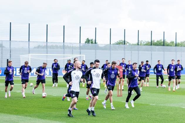 Training camp preparation UEFA EURO 2024 Germany 12 06 2024 Warm-up at the start of training Training camp preparation UEFA EURO 2024 Germany Training HerzoBase, Herzogenaurach on 12 06 2024 Copyright: xBEAUTIFULxSPORTS Wunderlx