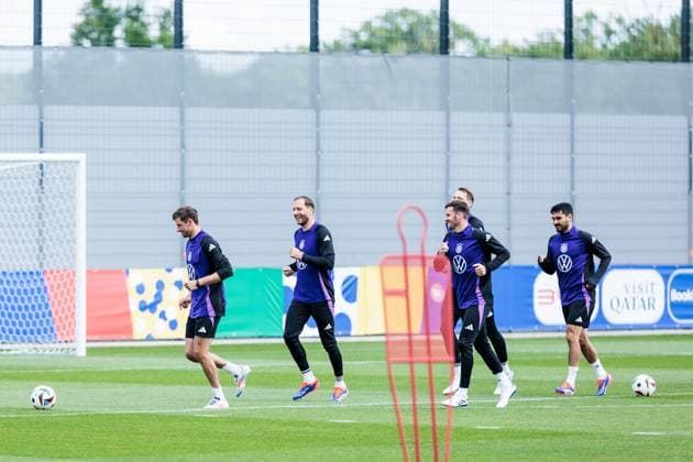 Training camp preparation UEFA EURO 2024 Germany 12 06 2024 Warm-up Thomas Müller Germany, 13 , Oliver Baumann Germany, 12 , Pascal Groß Germany, 5 , Manuel Neuer Germany, 1 , Ilkay Gündogan Germany, 21 Training camp preparation UEFA EURO 2024 Germany Training HerzoBase, Herzogenaurach on 12 06 2024 Copyright: xBEAUTIFULxSPORTS Wunderlx