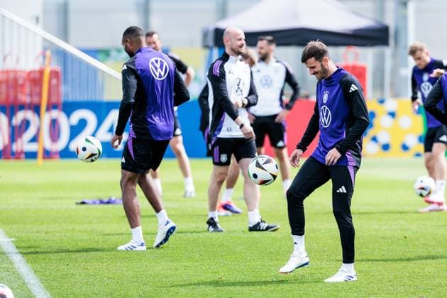 Training camp preparation UEFA EURO 2024 Germany 12 06 2024 Pascal Groß Germany, 5 holds up a ball Training camp preparation UEFA EURO 2024 Germany Training HerzoBase, Herzogenaurach on 12 06 2024 Copyright: xBEAUTIFULxSPORTS Wunderlx