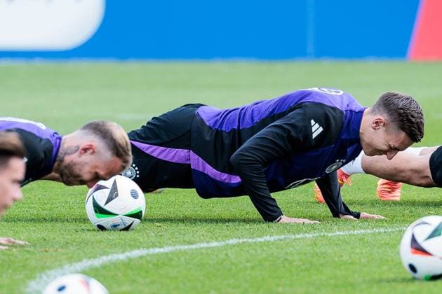 Training camp preparation UEFA EURO 2024 Germany 12 06 2024 Push-ups Nico Schlotterbeck Germany, 15 Training camp preparation UEFA EURO 2024 Germany Training HerzoBase, Herzogenaurach on 12 06 2024 Copyright: xBEAUTIFULxSPORTS Wunderlx