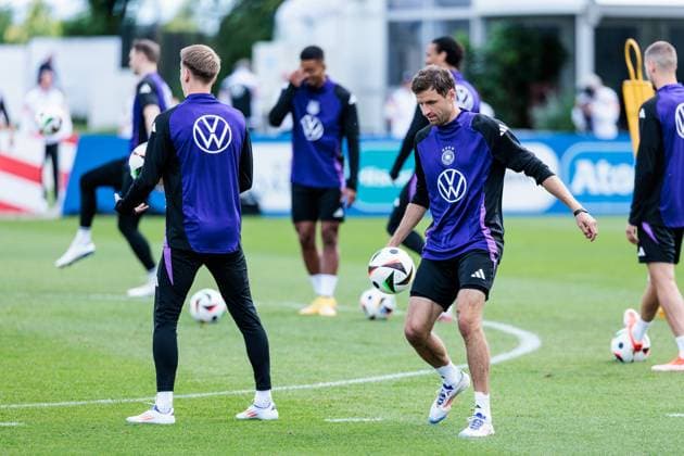 Training camp preparation UEFA EURO 2024 Germany 12 06 2024 Standing in a circle, the players hold up a ball and have to pass it on after the announced number of touches Thomas Müller Germany, 13 Training camp preparation UEFA EURO 2024 Germany Training HerzoBase, Herzogenaurach on 12 06 2024 Copyright: xBEAUTIFULxSPORTS Wunderlx