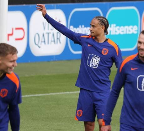 Euro 2024, Training Netherlands in Wolfsburg Wolfsburg, 12 06 2024, Football, European Championship 2024, Public training of the Netherlands in the AOK Stadium in Wolfsburg, Wolfsburg school classes at the only semi-public training session of the Dutch national soccer team in the European Championship quarter Wolfsburg, picture shows Xavi Simons Wolfsburg