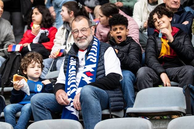 Public training, Slovenia 12 06 2024 Fans of Slovenia, A man with a child Public training, Slovenia Stadion am ZOO, Wuppertal 12 06 2024 Copyright: xBEAUTIFULxSPORTS Buriakovx