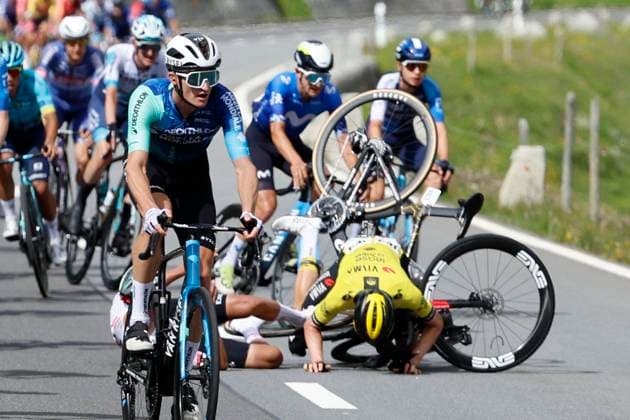 Sport Themen der Woche KW24 Sport Bilder des Tages Tour de Suisse 2024 - stage 4 SAN GOTTARDO, SWITZERLAND - JUNE 12 : crash of Kelderman Wilco (NED) of Team Visma Lease a Bike and Del Toro Isaac (MEX) of UAE Team Emirates during stage 4 of the Tour of Switzerland 2024, an UCI World Tour cycling race. A stage with start in Ruschlikon and finish after 170.9 km at the San Gottardo pass on June 12, 2024 in San Gottardo, Switzerland, 12 06 2024 San Gottardo Switzerland  Copyright: xJanxDexMeuleneirx