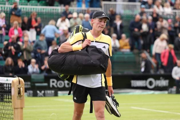 Henry Searle leaves the court after a round of 16 match. Rothesay Open Nottingham, Day 3, Tennis, Lexus Nottingham Tennis Centre, Nottingham, UK - 12 June 2024  Copyright: xRyanxBrowne Shutterstockx 14523728dw