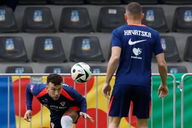 Players of the Croatian national football team Ivan Perisic (L) and Mateo Kovacic (R) during a training in the city of Neurupinn, their venue for Euro 2024, Germany, 12 June 2024. TRAINING OF THE CROATIA national team, Nationalteam !ACHTUNG: NUR REDAKTIONELLE NUTZUNG!  Copyright: xAlbertoxEstévezx GRAF9508 20240612-55013851722_1_20240612