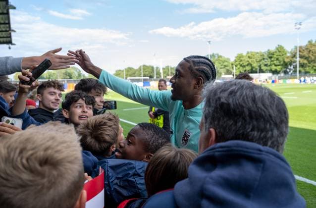 Soccer, men, season 2023 2024, European Championship 2024 in Germany, training of the national team of Austria in the amateur stadium in the Olympiapark Berlin, in the picture co-coach David Alaba Austria gave the fans many autographs, 12 06 2024, Copyright: xMatthiasxKochx