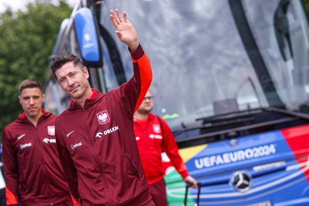 12.06.2024 HANNOVER, NIEMCY PILKA NOZNA (FOOTBALL) UEFA EURO, EM, Europameisterschaft,Fussball 2024 - CENTRUM TRENINGOWE REPREZENTACJI POLSKI - HANNOVER 96 ACADEMIE KONFERENCJA PRASOWA I TRENING REPREZENTACJI POLSKI NZ ROBERT LEWANDOWSKI FOTO LUKASZ GROCHALA CYFRASPORT NEWSPIX.PL --- Newspix.pl  20240612CSLG0017