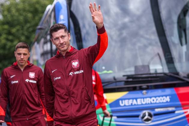 12.06.2024 HANNOVER, NIEMCY PILKA NOZNA (FOOTBALL) UEFA EURO, EM, Europameisterschaft,Fussball 2024 - CENTRUM TRENINGOWE REPREZENTACJI POLSKI - HANNOVER 96 ACADEMIE KONFERENCJA PRASOWA I TRENING REPREZENTACJI POLSKI NZ ROBERT LEWANDOWSKI FOTO LUKASZ GROCHALA CYFRASPORT NEWSPIX.PL --- Newspix.pl  20240612CSLG0018