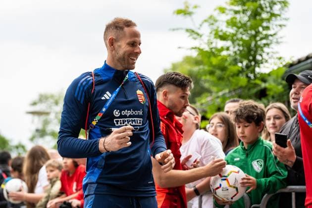 Peter Gulacsi 1, TW, Hungary signing autographs GER, Public training Hungarian national team, Football, Euro, UEFA, 12 06 2024, GER, Public training Hungarian national team, Football, Euro, UEFA, 12 06 2024 Weiler im Allgaeu Copyright: xEibner-Pressefoto FlorianxWolfx EP_FWF