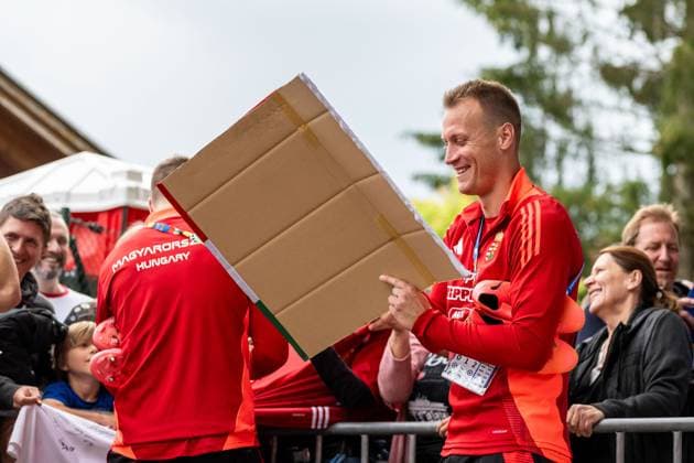 Denes Dibusz 12, TW, Hungary signing autographs GER, Public training Hungarian national team, Football, Euro, UEFA, 12 06 2024, GER, Public training Hungarian national team, Football, Euro, UEFA, 12 06 2024 Weiler im Allgaeu Copyright: xEibner-Pressefoto FlorianxWolfx EP_FWF