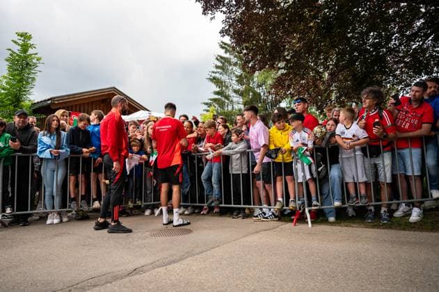Dominik Szoboszlai 10, Hungary signing autographs GER, Public training Hungarian national team, Football, Euro, UEFA, 12 06 2024, GER, Public training Hungarian national team, Football, Euro, UEFA, 12 06 2024 Weiler im Allgaeu Copyright: xEibner-Pressefoto FlorianxWolfx EP_FWF