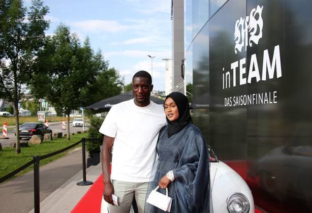 12 06 2024, Germany, Leonberg, Soccer Bundesliga, VfB in Team, movie premiere Traumpalast Leonberg, 6 pm red carpet, 7 30 talk, then movie, Serhou Guirassy with wife