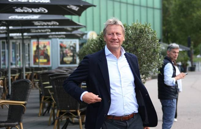 12 06 2024, Germany, Leonberg, Football Bundesliga, VfB in Team, Film premiere Traumpalast Leonberg, 6 pm red carpet, 7 30 talk, then film, Guido Buchwald