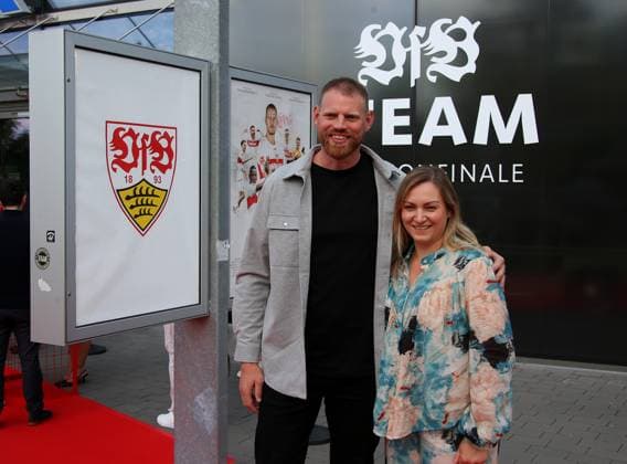 12 06 2024, Germany, Leonberg, Football Bundesliga, VfB in Team, film premiere Traumpalast Leonberg, 6 p.m. red carpet, 7 30 p.m. talk, then film, Manuel Späth with companion