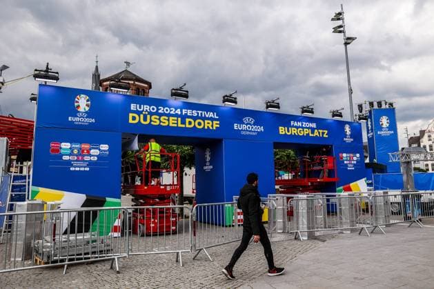 Sport, Football, UEFA EURO 2024 Host City Düsseldorf before the start of the European Championship 2024 12 06 2024, Düsseldorf Entrance to the fan zone at Burgplatz in Düsseldorf Düsseldorf North Rhine-Westphalia Germany