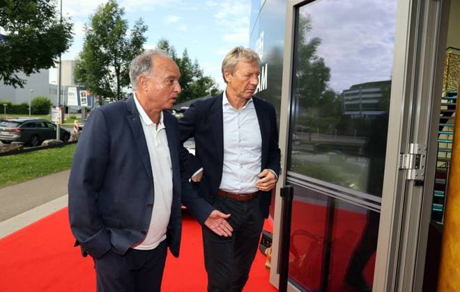 12 06 24 VfB Stuttgart Premiere event documentary VfBinTeam as cinema film Germany, Leonberg, 12 06 2024, Football, Bundesliga, VfB Stuttgart, Premiere event documentary VfBinTeam as cinema film in the Traumpalast cinema Leonberg v l Hansi Müller, Guido Buchwald