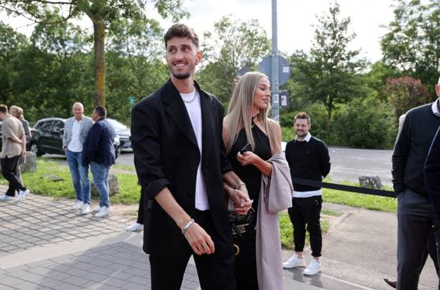 12 06 24 VfB Stuttgart premiere event documentary VfBinTeam as cinema film Germany, Leonberg, 12 06 2024, Football, Bundesliga, VfB Stuttgart, Premiere event documentary VfBinTeam as cinema film in the Traumpalast cinema Leonberg Atakan Karazor with girlfriend Lisa Marie