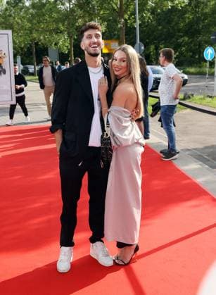 12 06 24 VfB Stuttgart premiere event documentary VfBinTeam as cinema film Germany, Leonberg, 12 06 2024, Football, Bundesliga, VfB Stuttgart, Premiere event documentary VfBinTeam as cinema film in the Traumpalast cinema Leonberg Atakan Karazor with girlfriend Lisa Marie