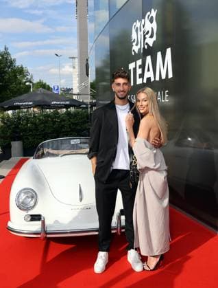 12 06 24 VfB Stuttgart premiere event documentary VfBinTeam as cinema film Germany, Leonberg, 12 06 2024, Football, Bundesliga, VfB Stuttgart, Premiere event documentary VfBinTeam as cinema film in the Traumpalast cinema Leonberg Atakan Karazor with girlfriend Lisa Marie