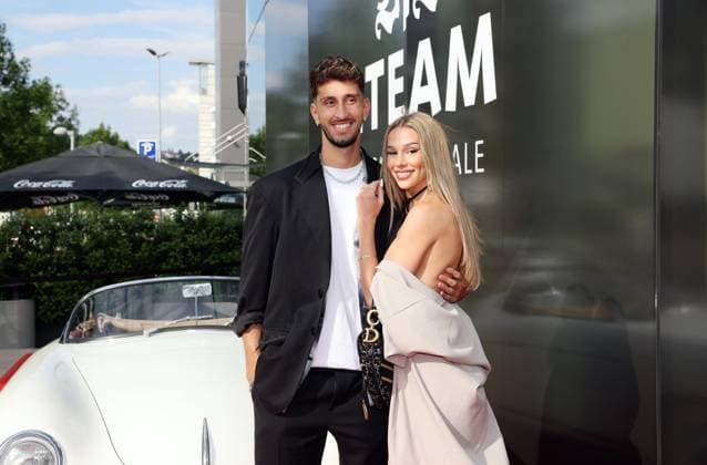 12 06 24 VfB Stuttgart premiere event documentary VfBinTeam as cinema film Germany, Leonberg, 12 06 2024, Football, Bundesliga, VfB Stuttgart, Premiere event documentary VfBinTeam as cinema film in the Traumpalast cinema Leonberg Atakan Karazor with girlfriend Lisa Marie