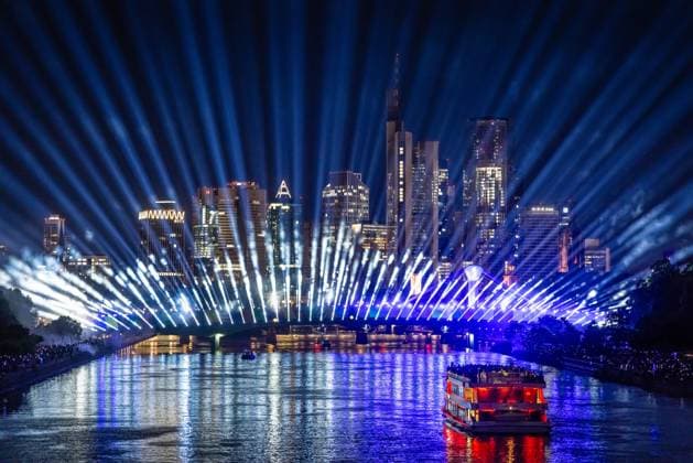 European Football Championship 2024 light show in Frankfurt am Main A spectacular light show at the Flößerbrücke bridge in Frankfurt am Main puts spectators in the mood for the start of the European Football Championship 2024, which will take place from June 14 to July 14, 2024 Frankfurt am Main Hesse Germany 2024-06-12_ffm_fussball-em2024_lightshow_01_20240613