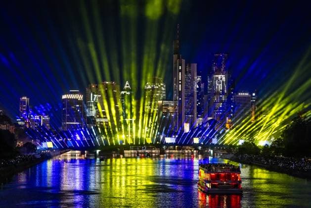 European Football Championship 2024 light show in Frankfurt am Main A spectacular light show at the Flößerbrücke bridge in Frankfurt am Main puts spectators in the mood for the start of the European Football Championship 2024, which will take place from June 14 to July 14, 2024 Frankfurt am Main Hesse Germany 2024-06-12_ffm_fussball-em2024_lightshow_02_20240613