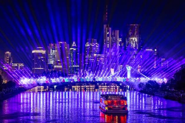 European Football Championship 2024 light show in Frankfurt am Main A spectacular light show at the Flößerbrücke bridge in Frankfurt am Main puts spectators in the mood for the start of the European Football Championship 2024, which will take place from June 14 to July 14, 2024 Frankfurt am Main Hesse Germany 2024-06-12_ffm_fussball-em2024_lightshow_05_20240613