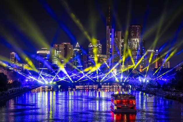 European Football Championship 2024 light show in Frankfurt am Main A spectacular light show at the Flößerbrücke bridge in Frankfurt am Main puts spectators in the mood for the start of the European Football Championship 2024, which will take place from June 14 to July 14, 2024 Frankfurt am Main Hesse Germany 2024-06-12_ffm_fussball-em2024_lightshow_08_20240613