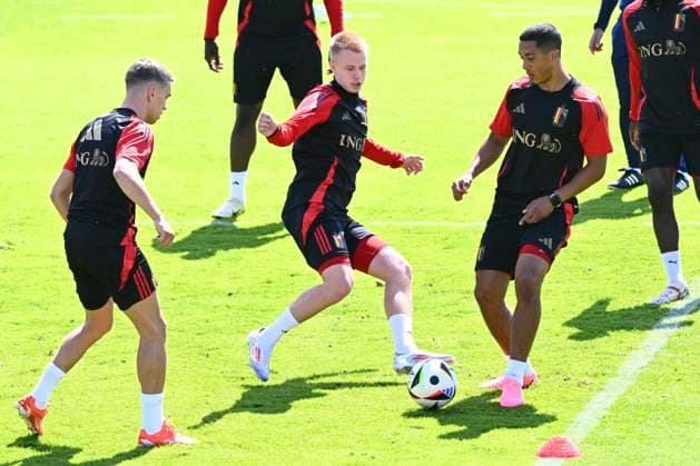 Belgium Media Activities UEFA EURO, EM, Europameisterschaft,Fussball 2024 13 06 2024 FREIBERG AM NECKA, GERMANY - JUNE 13 : Vermeeren Arthur midfielder of Belgium, Tielemans Youri midfielder of Belgium during a training session of the Belgian Red Devils at the UEFA Euro 2024 European Football Championship tournament on June 13, 2024 in Freiberg am Necka, Germany, 13 06 2024 Freiberg am Necka Germany  Copyright: xVincentxKalutx