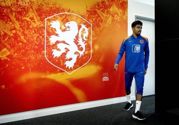 WOLFSBURG - Ian Maatsen during a media moment of the Dutch national team, Nationalteam in the Volkswagen Arena on June 13, 2024 in Wolfsburg, Germany. The Dutch national team is preparing for the first group match at the European Football Championship in Germany against Poland. ANP KOEN VAN WEEL UEFA EURO, EM, Europameisterschaft,Fussball 2024 Germany 2024 xVIxANPxSportx xxANPxIVx 500979842 originalFilename: 500979842_20240613.jpg