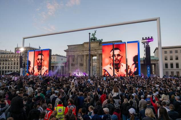 Football, men, 2023 2024 season, European Championship 2024 in Germany, opening of the fan zone at the Brandenburg Gate in Berlin, in the picture on stage rapper Luciano, 12 06 2024, Copyright: xMatthiasxKochx