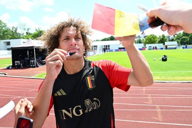 Belgium Media Activities UEFA EURO, EM, Europameisterschaft,Fussball 2024 13 06 2024 FREIBERG AM NECKA, GERMANY - JUNE 13 : Faes Wout defender of Belgium signing autographs during a training session of the Belgian Red Devils at the UEFA Euro 2024 European Football Championship tournament on June 13, 2024 in Freiberg am Necka, Germany, 13 06 2024 Freiberg am Necka Germany  Copyright: xVincentxKalutx