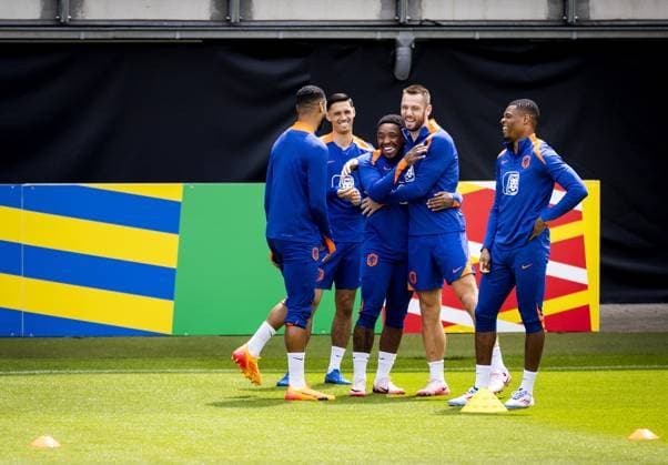 WOLFSBURG - Cody Gakpo, Tijjani Reijnders, Steven Bergwijn, Stefan de Vrij and Denzel Dumfries during a training session of the Dutch national team, Nationalteam at the AOK Stadium on June 13, 2024 in Wolfsburg, Germany. The Dutch national team is preparing for the first group match at the European Football Championship in Germany against Poland. ANP KOEN VAN WEEL UEFA EURO, EM, Europameisterschaft,Fussball 2024 Germany 2024 xVIxANPxSportx xxANPxIVx 500988456 originalFilename: 500988456.jpg