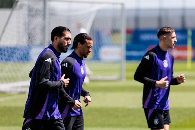 UEFA EURO 2024 Final training Germany MD 1 13 06 2024 Warm-up Emre Can Germany, 25 alongside Leroy Sane Germany, 19 UEFA EURO 2024 Germany Final training MD 1 HerzoBase, Herzogenaurach on 13 06 2024 Copyright: xBEAUTIFULxSPORTS Wunderlx