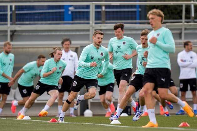EURO 2024, Nationalteam Österreich, Training SOCCER - UEFA EURO, EM, Europameisterschaft,Fussball 2024 BERLIN,GERMANY,13.JUN.24 - SOCCER -UEFA EURO 2024, OEFB, Oesterreichischer Fussball-Bund, training. Image shows Stefan Posch (AUT) and the team of AUT. GEPAxpictures xJohannesxFriedl