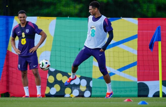 Jude Bellingham watched by Trent Alexander-Arnold of England left England Training Session and press conference, PK, Pressekonferenz UEFA European Championship, EM, Europameisterschaft 2024, Group C, Football, Spa & Golf Resort Weimarer Land, Blankenhain, Germany, 13 Jun 2024 EDITORIAL USE ONLY No use with unauthorised audio, video, data, fixture lists, club league logos or live services. Online in-match use limited to 120 images, no video emulation. No use in betting, games or single club league player publications. Copyright: xDavexShopland Shutterstockx 14523765bc