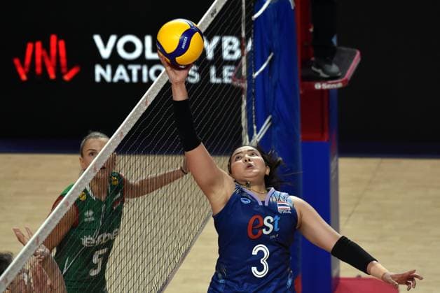 (240613) -- HONG KONG, June 13, 2024 -- Pornpun Guedpard (R) of Thailand competes during the preliminary match between Bulgaria and Thailand at the Women s Volleyball Nations League 2024 Hong Kong in Hong Kong, south China, June 13, 2024. ) (SP)CHINA-HONG KONG-VOLLEYBALL-WOMEN S NATIONS LEAGUE 2024-BULGARIA VS THAILAND (CN) LoxPingxFai 
