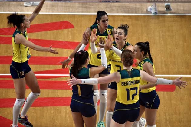 (240613) -- HONG KONG, June 13, 2024 -- Players of Brazil celebrate scoring during the preliminary match between Germany and Brazil at the Women s Volleyball Nations League 2024 Hong Kong in Hong Kong, south China, June 13, 2024. ) (SP)CHINA-HONG KONG-VOLLEYBALL-WOMEN S NATIONS LEAGUE 2024-GERMANY VS BRAZIL (CN) LoxPingxFai 