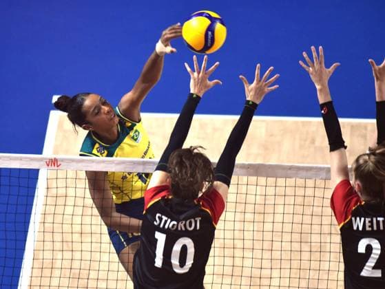 (240613) -- HONG KONG, June 13, 2024 -- Kisy Nascimento (L) of Brazil spikes the ball during the preliminary match between Germany and Brazil at the Women s Volleyball Nations League 2024 Hong Kong in Hong Kong, south China, June 13, 2024. ) (SP)CHINA-HONG KONG-VOLLEYBALL-WOMEN S NATIONS LEAGUE 2024-GERMANY VS BRAZIL (CN) LoxPingxFai 
