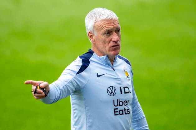 Football France national team, public training on 13 06 2024 in Paderborn before the start of Euro 2024 in Germany Coach Didier Deschamps gives instructions Important note In accordance with FIFA or UEFA regulations, it is prohibited to use or have used photographs taken in the stadium and or of the match in the form of sequential images and or video-like photo series Foto Kirchner Media DI Copyright: xKirchner-Media DIx